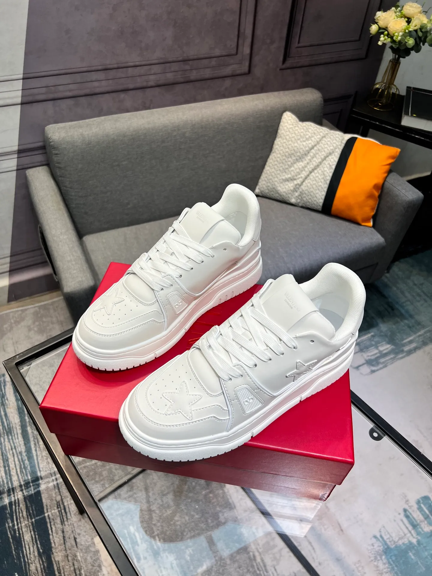 Men's Men's Shoes 💰660 Valentino 2023 early autumn new star shoes are now online! Wang Hedi and Ren Jialun have been worn by many celebrities. Who can refuse the same couple shoes as Wang Hedi! The design of Stars Stab My Heart is cool and spicy. The material of the shoes is cowhide, and every color is beautiful! Size 35-40, men’s size 39-44 (women’s 41, men’s 38, 45🉑️customized)